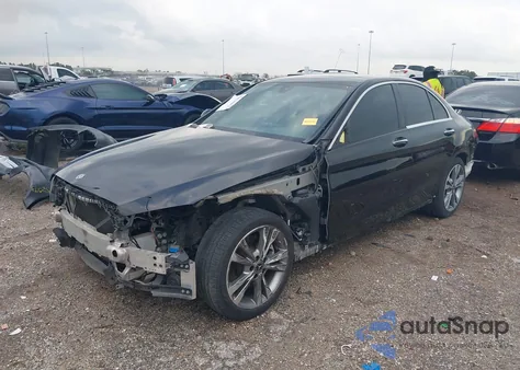 2018 Mercedes-Benz C 300 из США, поврежденный, VIN 55SWF4JB6JU271954